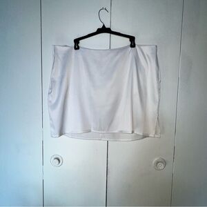 Frederick's of Hollywood Stylish White Skirt Size 20
